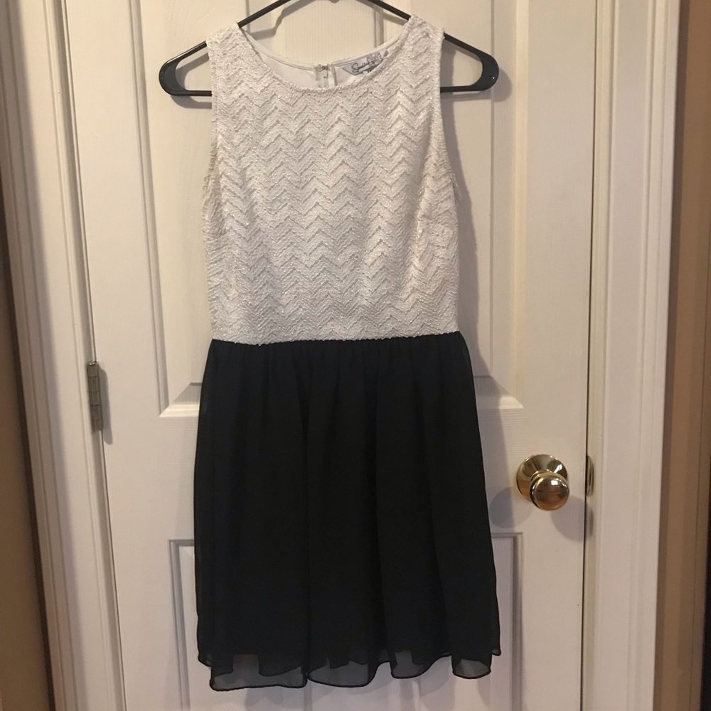 B & W Dress from Kohl’s | Medium